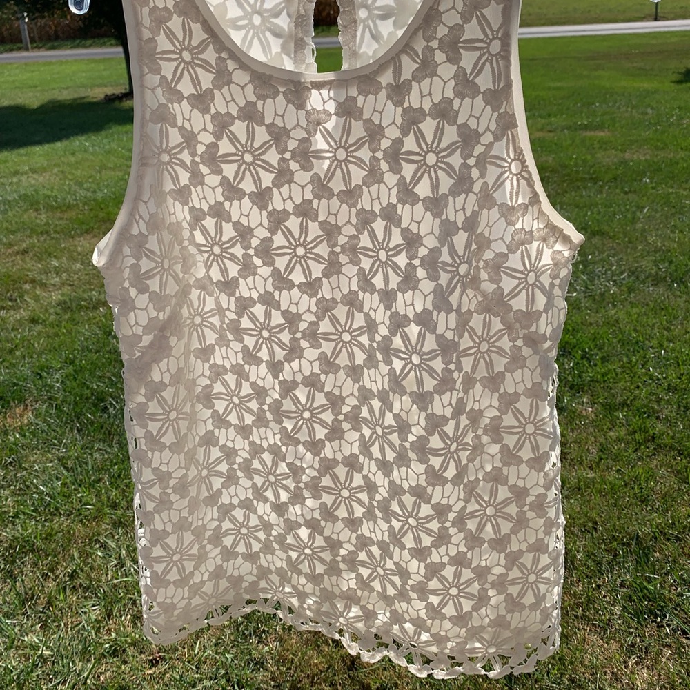 Sleeveless shirt